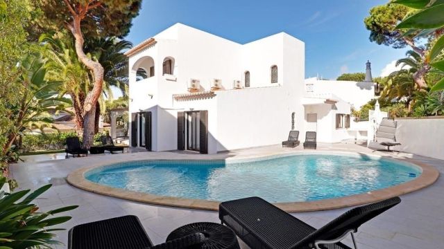 葡萄牙 里斯本 精美别墅 5卧4卫 露天泳池 位置优越 绿地庭院 舒适温馨